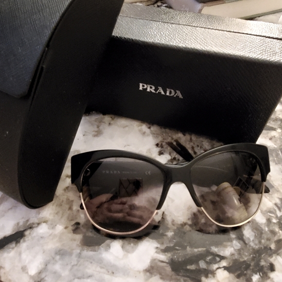 PRADA WOMAN SUNGLASSES - Picture 2 of 4